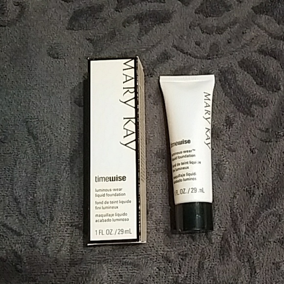 Mary Kay Timewise Luminous Foundation Ivory 6 - Picture 1 of 3